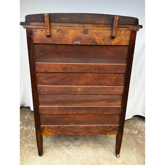 1920s Northern Furniture Co. Flame Mahogany 5-Drawer Highboy Dresser – Restored Patina For Sale - Image 10 of 12