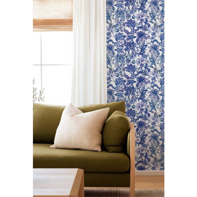 Floral & the Frog Chinoiserie Grasscloth Wallpaper by House Party | Azure Blue | 6 Yards For Sale - Image 4 of 7