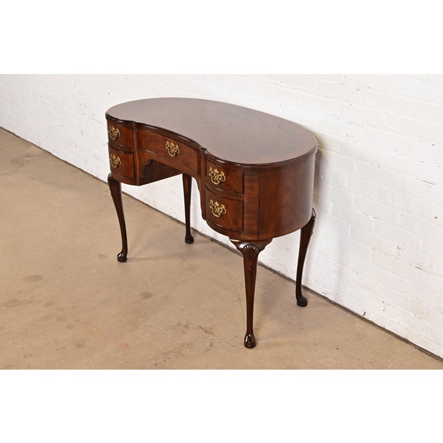 Henredon Henredon Queen Anne Mahogany Kidney Shaped Desk or Vanity For Sale - Image 4 of 17