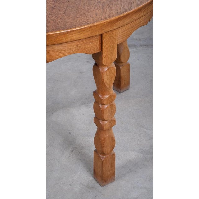 1960s Brutalist Round Oak Dining Table with Three Extension Leaves, Denmark, 1960s For Sale - Image 5 of 11