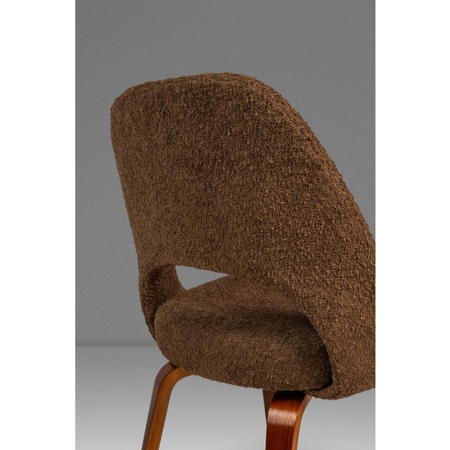 Set of Four (4) Early Mid-Century Modern Model 72c Armless Executive Chairs in New Bouclé Attributed to Eero Saarinen for Knoll, Usa, C. 1967 For Sale - Image 16 of 18
