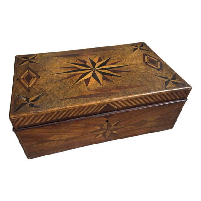 Gentleman's Walnut Inlaid Dresser Box, 19th Century For Sale
