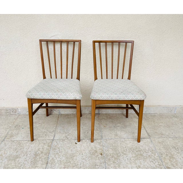 Pair of vintage chairs dating from the sixties. fabric seat and teak structure. dimensions: h86 ha48 l47 p48