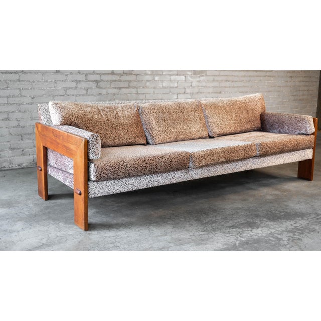 Vintage Adrian Pearsall for Craft Associates sofa, circa 1960s. Similar qualities to Tobia Scarpa's Bastiano sofa. Low-...