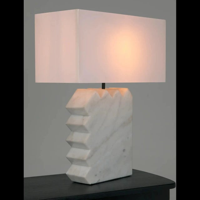 Beautifully hand crafted from white marble, the Gaheris table lamp can bring an elegant lighting experience to any room.