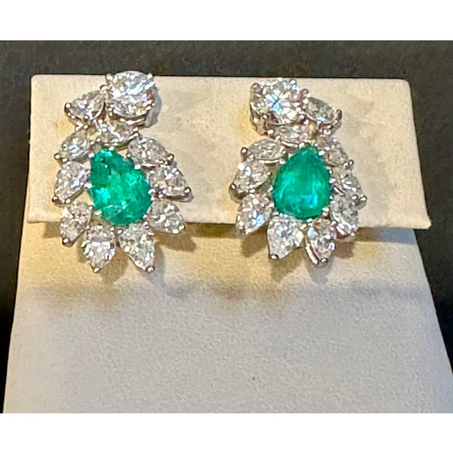 GIA Certified F1 4ct Colombian Emerald & 2 Gia Diamond FVVS2 Earrings 18kw Gold For Sale - Image 4 of 18