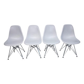 Eames Knoll Eiffel Tower Base Molded White Chairs - Set of 4 For Sale