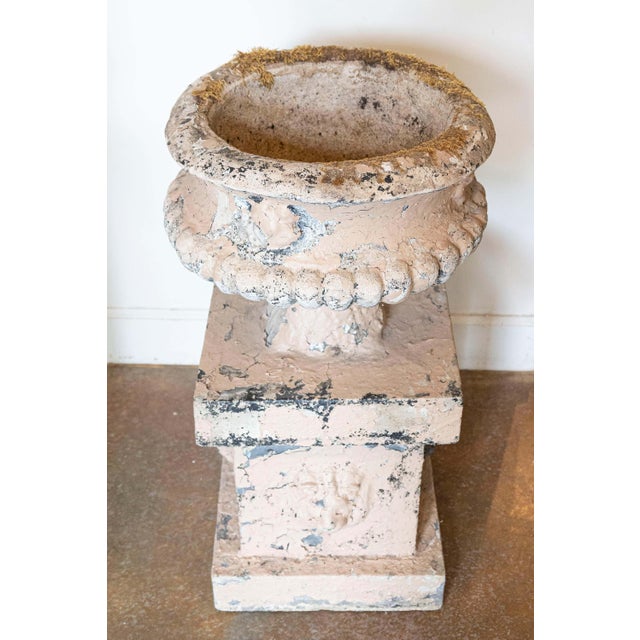 Pair of English Edwardian Period 1900s Reconstituted Stone Urns with Lion Heads For Sale - Image 13 of 14
