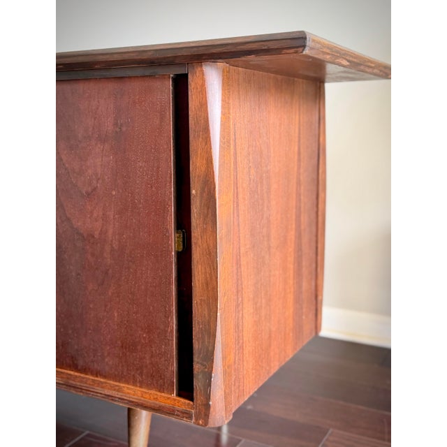 Mid 20th Century Vintage American Mid Century Modern Walnut Credenza, Sliding Door Sideboard, Media Console, Tv Stand & Record Cabinet For Sale - Image 5 of 11
