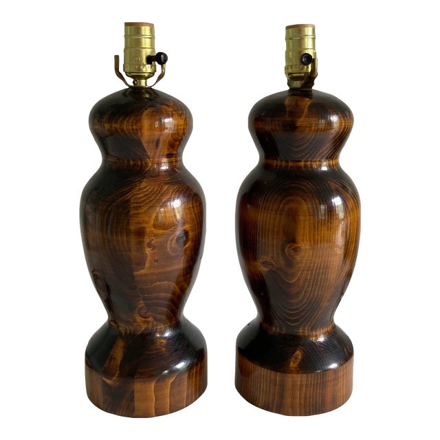 20th Century, Pair of Turned Solid Wood Mid-Century Multi-Tone Wood Grain Lamps – High Gloss Varnish For Sale