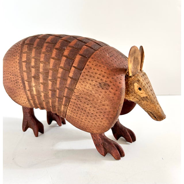 Brown Vintage Hand-Carved Wooden Armadillo Sculpture – Signed Folk Art Figure 1991 – Articulated Accordion Body For Sale - Image 8 of 12