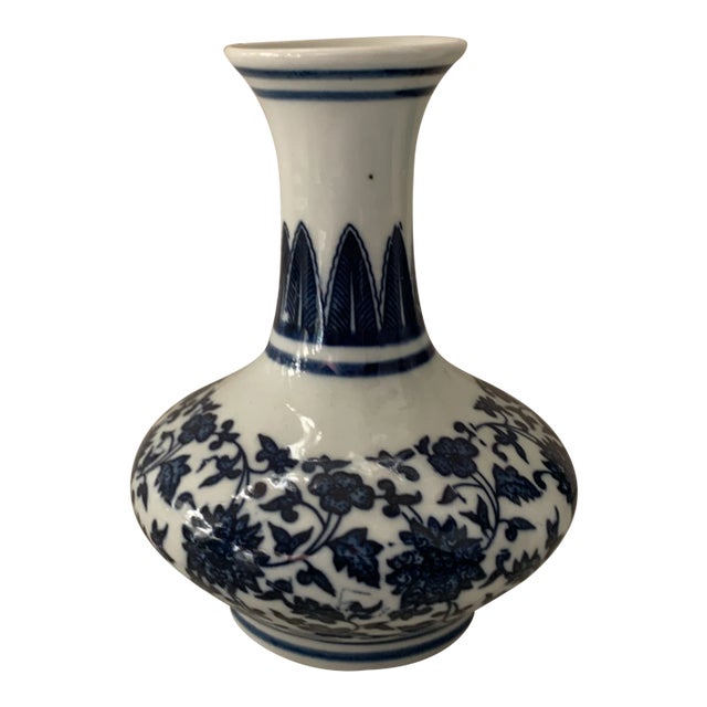 Blue & White Porcelain Floral Chinoiserie Vase For Sale