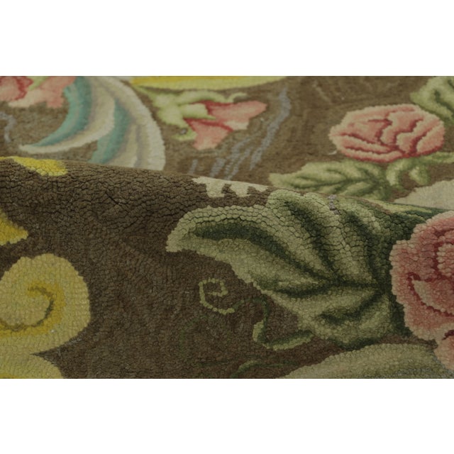 1920s Antique Hooked Rug With Floral Cartouche Design in Bright Pastels - Rug & Kilim For Sale - Image 5 of 7