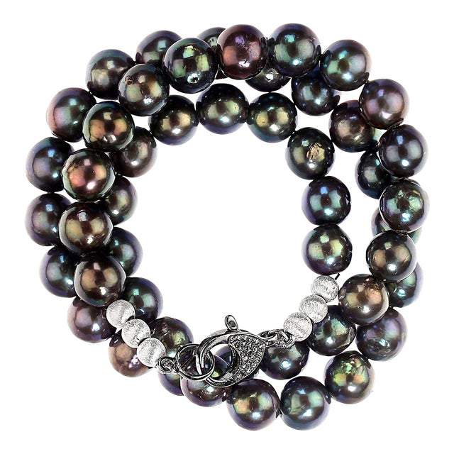 Iridescent Deep Blue/Green 10mm Pearl Necklace For Sale