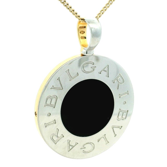 1990s 1990s Bulgari Reversible Onyx and Mother-of-Pearl 18k Gold Pendant For Sale - Image 5 of 10