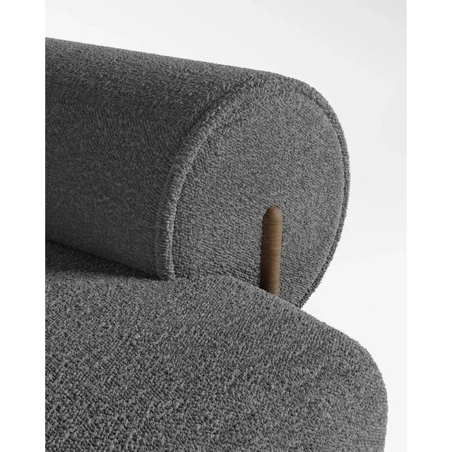 Underpinned by a minimalist and sophistication aesthetic of clean lines.