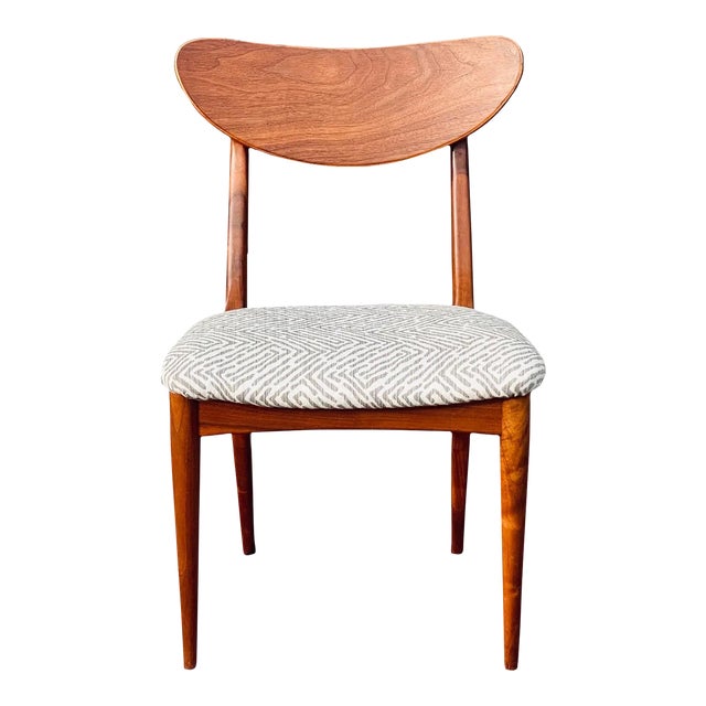 Mid-Century Modern Heritage Contemporary Collection Walnut Dining Side Chair For Sale
