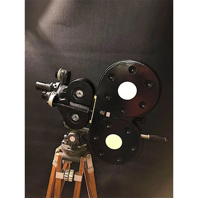 1930s Circa 1930s Bell & Howell 35mm Eyemo Movie Camera For Sale - Image 5 of 7