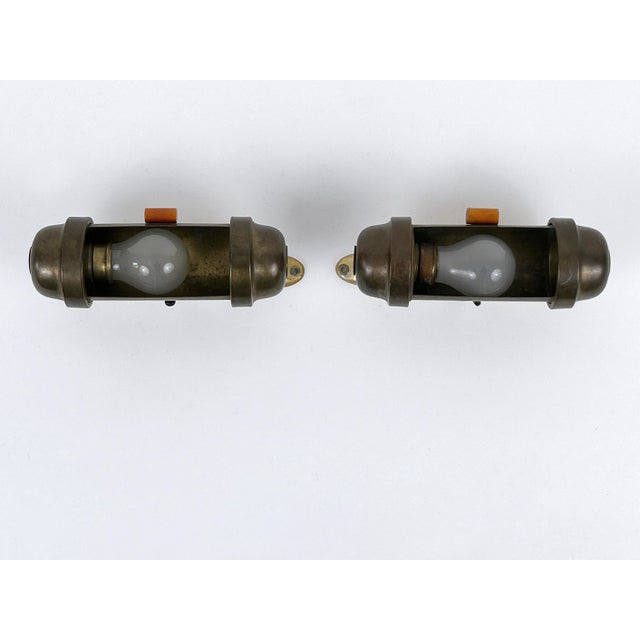 Bauhaus Streamline Sub-Marine Cabinet Sconces, Germany, 1930s, Set of 2 For Sale - Image 4 of 18