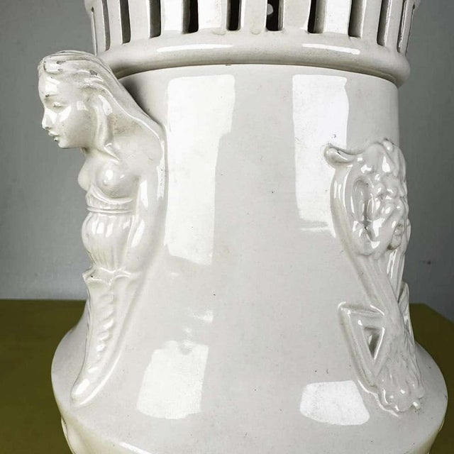 Cup with lid in Capuani Vecchia Este ceramic Height: 29 Width: 15.5 Diameter: 13 This piece is attributed to the mentioned...