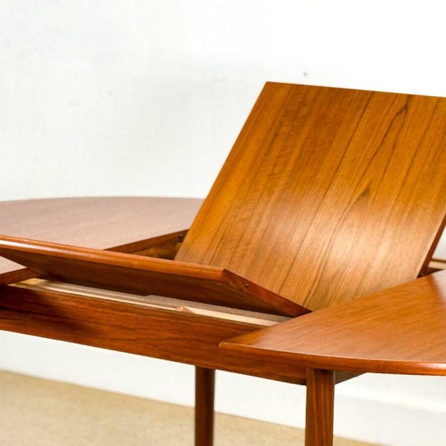Brown Mid-Century Modern Danish Round Extendable Dining Table in Teak For Sale - Image 8 of 13