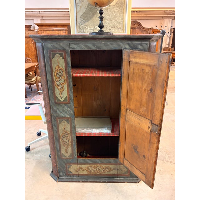 Small Painted Baroque Farmhouse Cupboard, 1797, in Good conditions. Designed before 1890