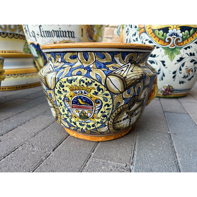 White Hand-Painted Italian Majolica Patio & Floor Urn Collection - 7 Pieces For Sale - Image 8 of 8