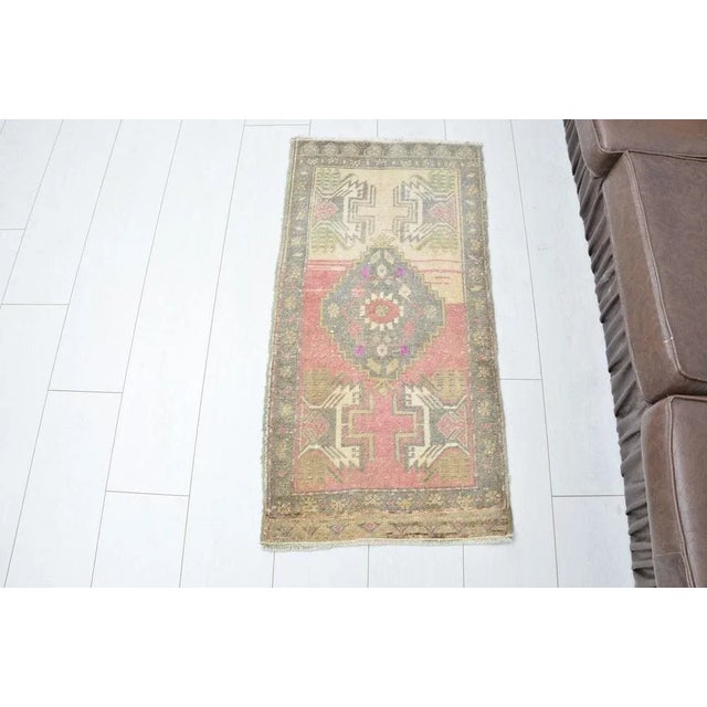 Small Neutral Entryway Rug, in Flawless conditions. Designed 1960 to 1969