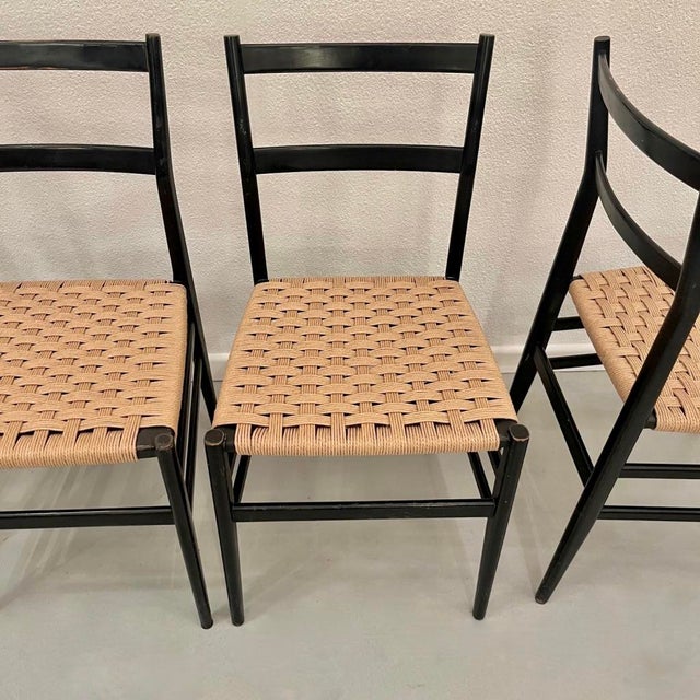 Cassina Vintage Leggera Chairs in Rope and Black Wood by Gio Ponti for Cassina, 1950s, Set of 4 For Sale - Image 4 of 12