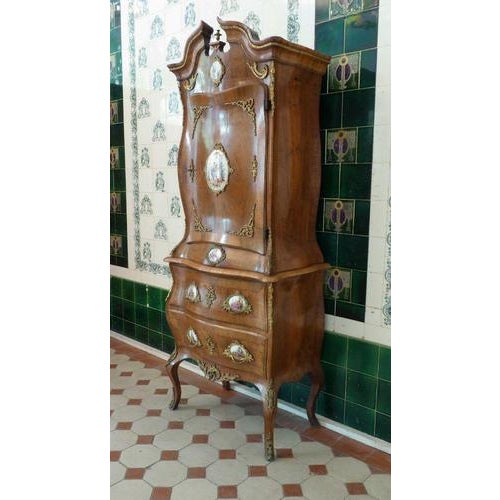 Dresden-Style Cabinet in Walnut, 1890 For Sale - Image 16 of 17