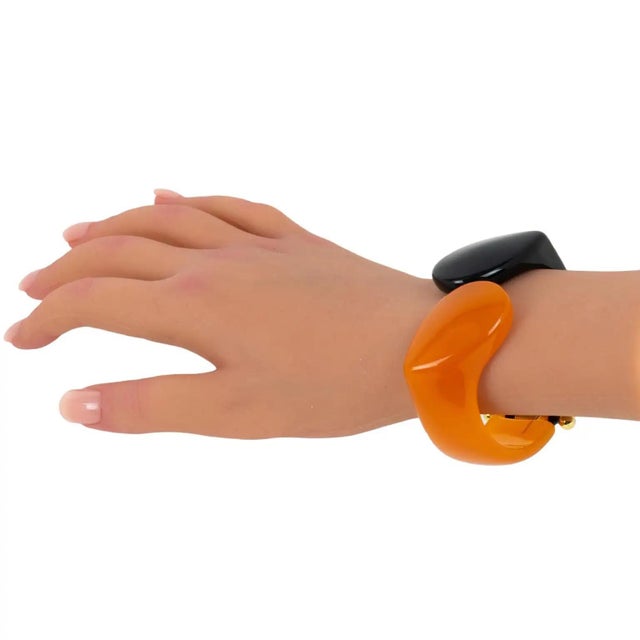 Contemporary Angela Caputi Bi-Color Resin Clamper Bangle Bracelet For Sale - Image 3 of 11