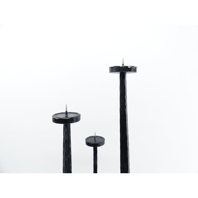 1960s Large Brutalist Tripod Chandelier in Hammered Wrought Iron, Europe, 1960 For Sale - Image 5 of 11