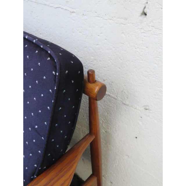 Mid Century Modern Long Couch Sofa 6103 For Sale - Image 9 of 15