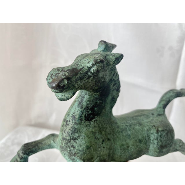 Mid-Century Bronze Asian Han Dynasty "Flying Horse of Gansu" on Carved Wooden Base Excellent Condition For Sale - Image 10 of 11