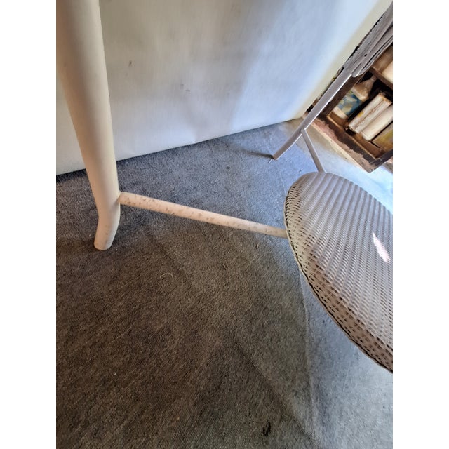 Wood Late 20th Century Lloyd Flanders 49" Round Wicker Dining Table For Sale - Image 7 of 12