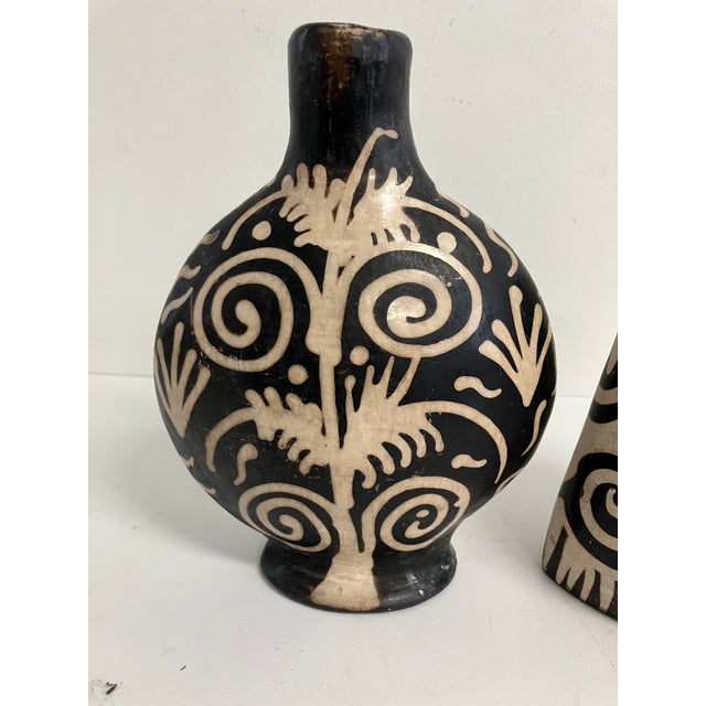 Origin: Mexico Date: circa 1960s–1980s Materials: Hand-thrown earthenware with sgraffito decoration A pair of vintage...