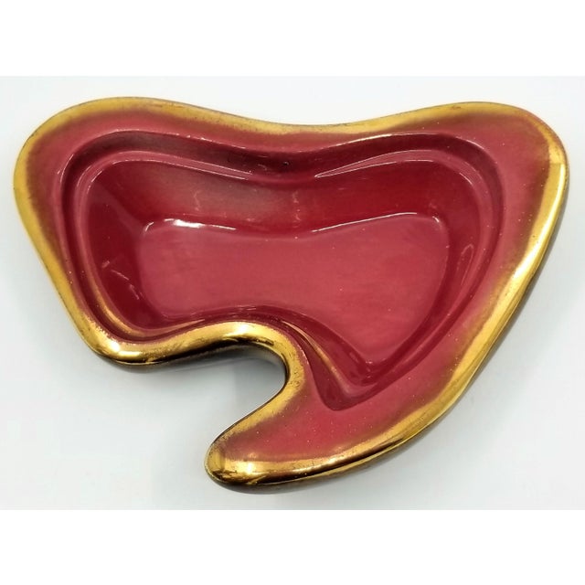 Chelsea House Inc Vintage Raspberry Pink Gold and Black California Pottery Ceramic Boomerang Bowl For Sale - Image 4 of 8