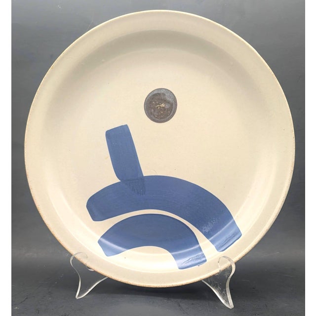 Offered is a vintage 1970s Iron Mountain Stoneware plate in the "Lookout Mountain" pattern, featuring a speckled cream...