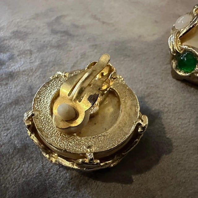 Gold 1980s Costume Jewelry Gilt Metal and Cabochon Glasses Italian Clip-on Earrings For Sale - Image 8 of 12
