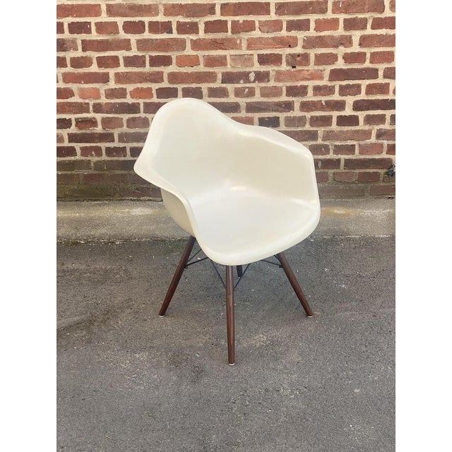 Vintage Fiberglass Armchair in Parchment by Charles Eames for Herman Miller, 1970s For Sale - Image 15 of 16