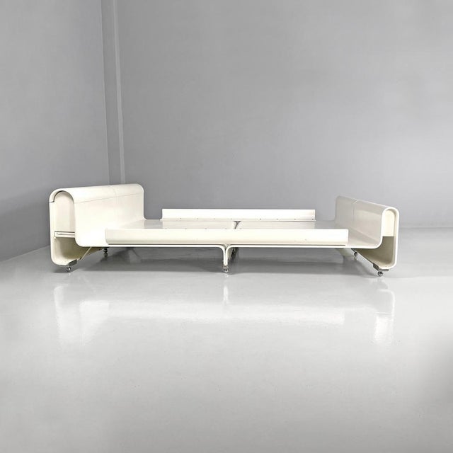 Italian Modern Double Bed in White Wood by Benatti, 1970s For Sale - Image 4 of 18