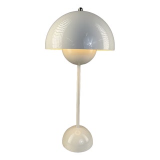Danish FlowerPot VP3 Table Lamp in White by Verner Panton for &Tradition, 1980s For Sale