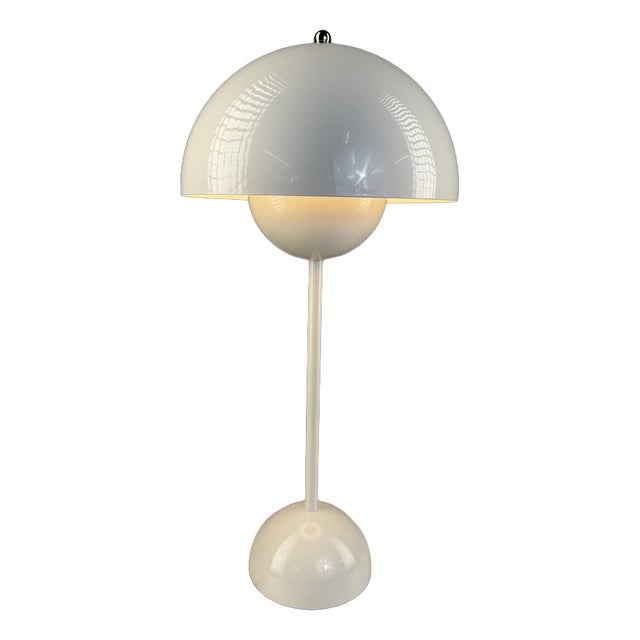 Danish FlowerPot VP3 Table Lamp in White by Verner Panton for &Tradition, 1980s For Sale