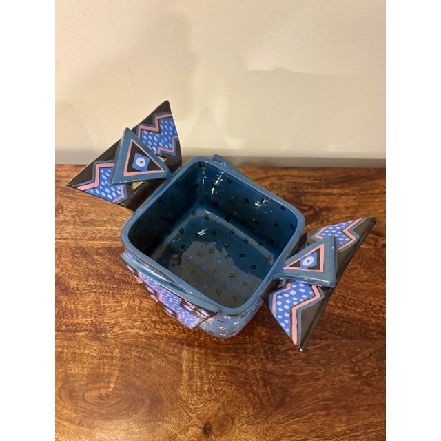 1980s American Sculptural Memphis Style Studio Ceramic Raised Vessel For Sale In Miami - Image 6 of 7