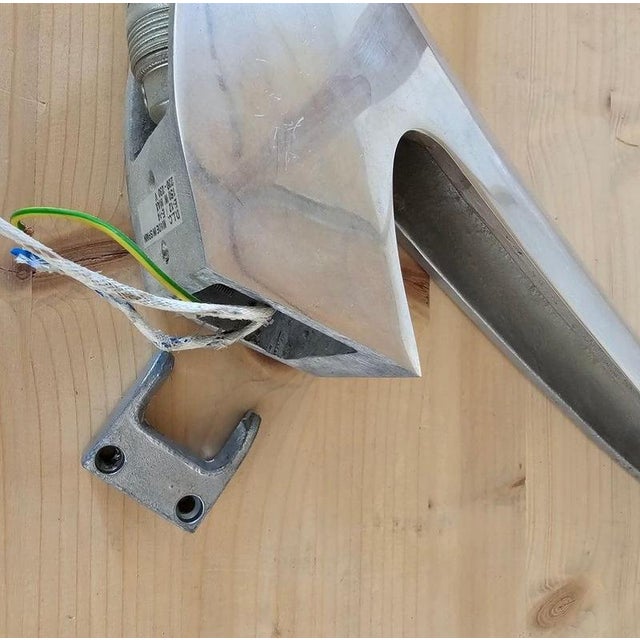 Model Alien Wall Sconces in Polished Cast Aluminum and Glass Shades by Joan Auge for Taller Uno, Set of 2 For Sale - Image 5 of 6