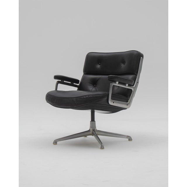 Vitra ES105 Lobby Armchair by Charles & Ray Eames for Vitra, 1960s For Sale - Image 4 of 10