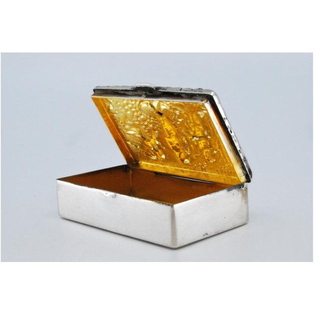 Metal Snuff Box in Embossed Silver For Sale - Image 7 of 8