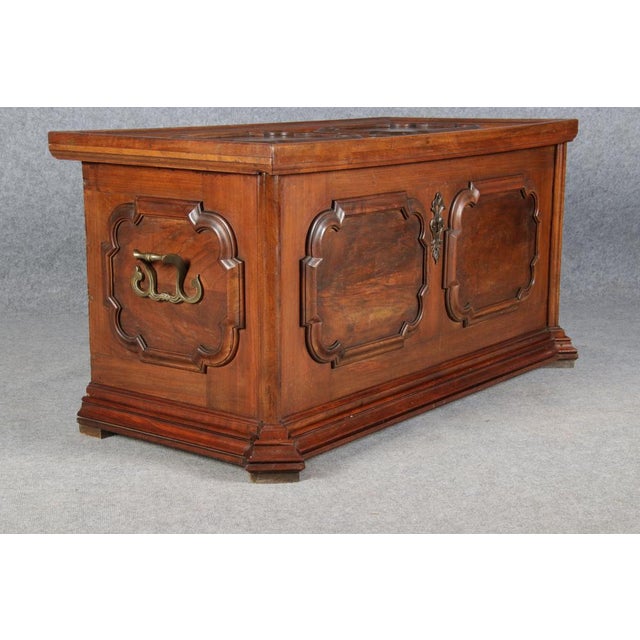 Antique Baroque Chest in Walnut, 1750 For Sale - Image 9 of 18