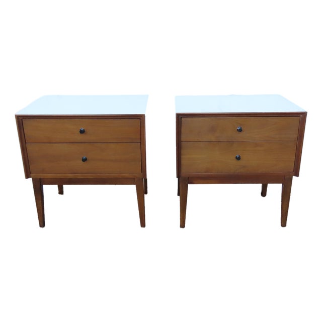 America of Martinsville Mid Century Modern Two Tones Nightstands a Pair 6298 For Sale