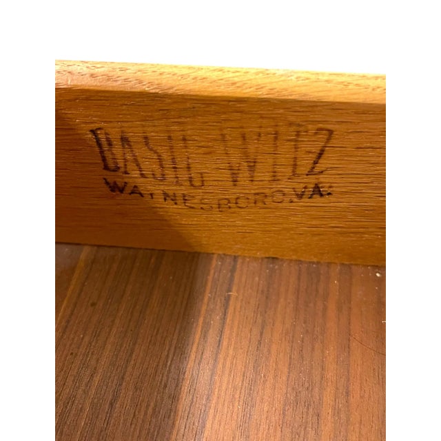 1970s Vintage Mid Century Modern Walnut 1-Drawer Side Table by Basic Witz For Sale - Image 5 of 10